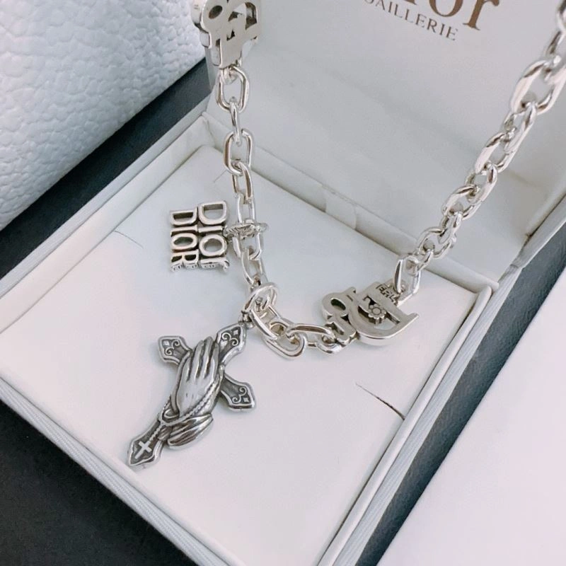 Lightweight Christian Dior Necklaces 235769