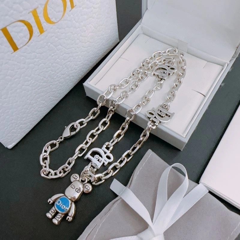 Supportive Christian Dior Necklaces 235741