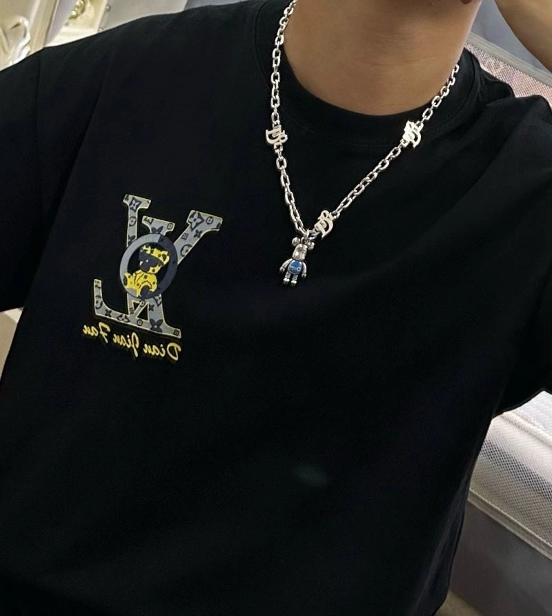 Supportive Christian Dior Necklaces 235741