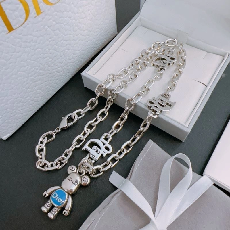 Supportive Christian Dior Necklaces 235741