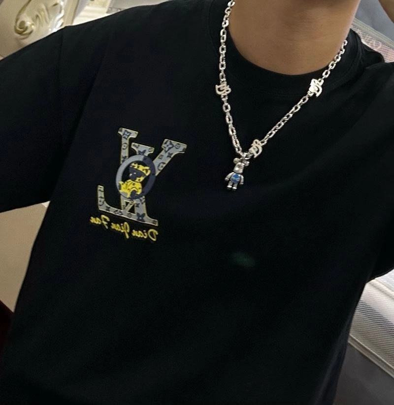 Supportive Christian Dior Necklaces 235741