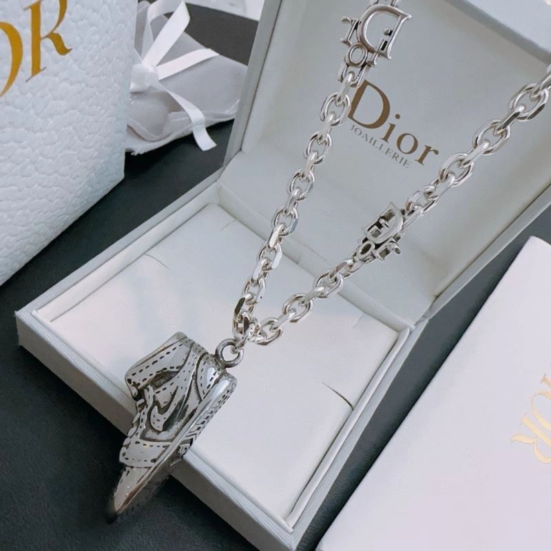 Christian Dior Necklaces Stylish 235738