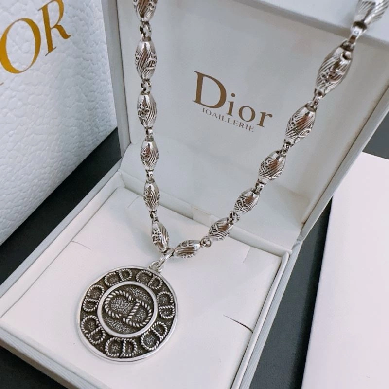 UrbanStyle Christian Dior Necklaces 235724