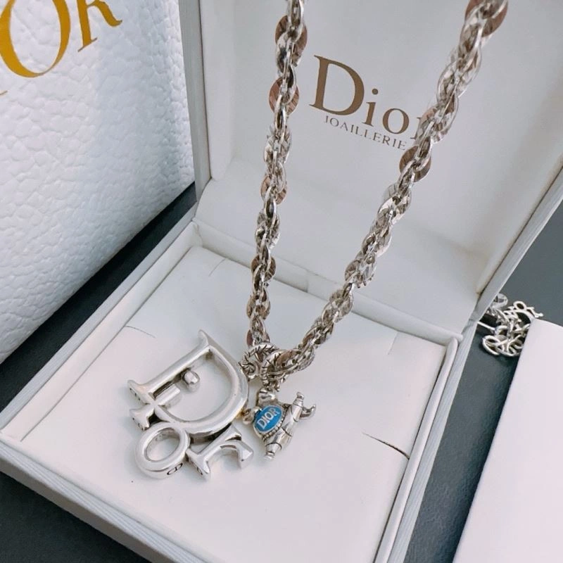 Trendsetting Christian Dior Necklaces 235760