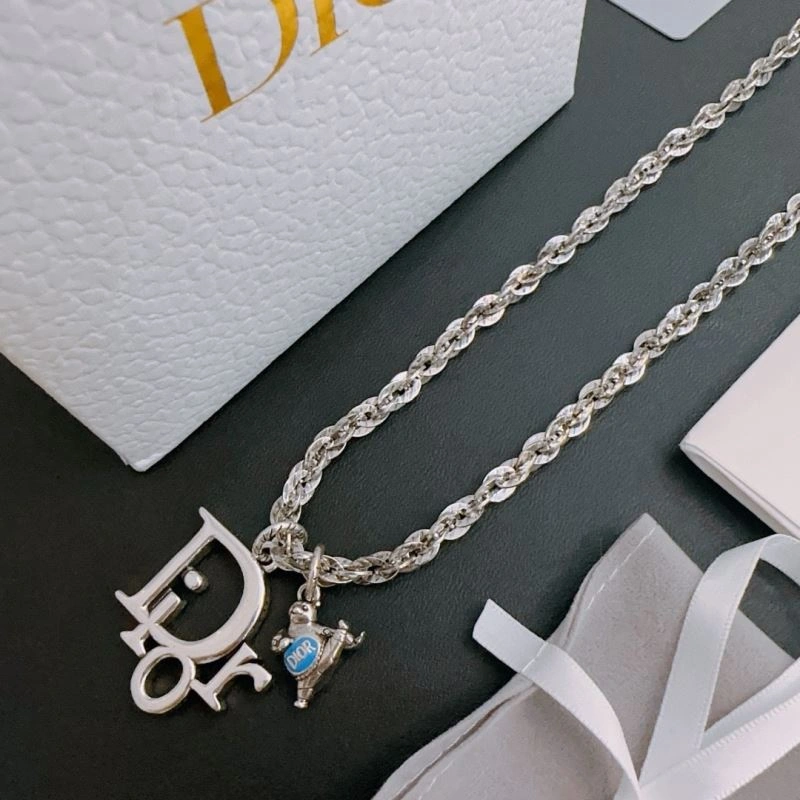 Trendsetting Christian Dior Necklaces 235760