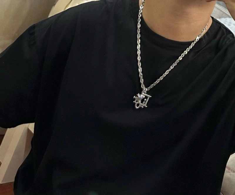 Trendsetting Christian Dior Necklaces 235760