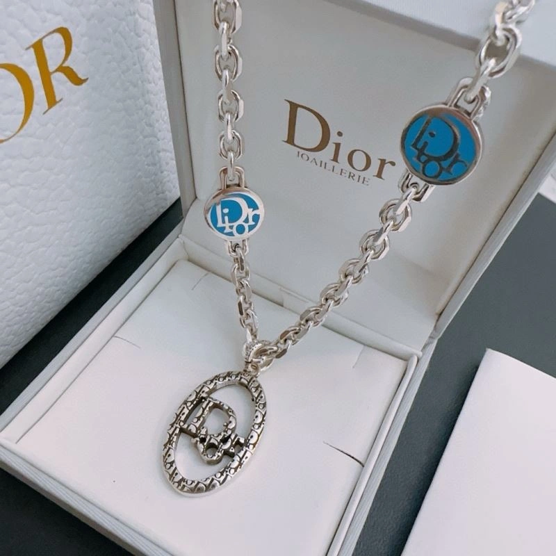 Compact Christian Dior Necklaces 235723