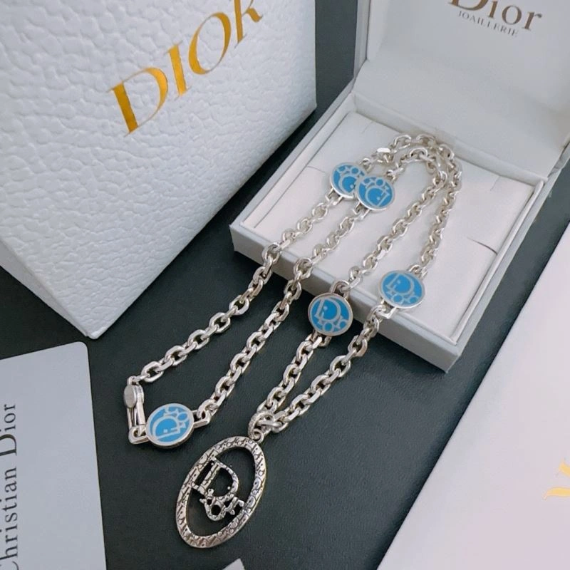 Compact Christian Dior Necklaces 235723