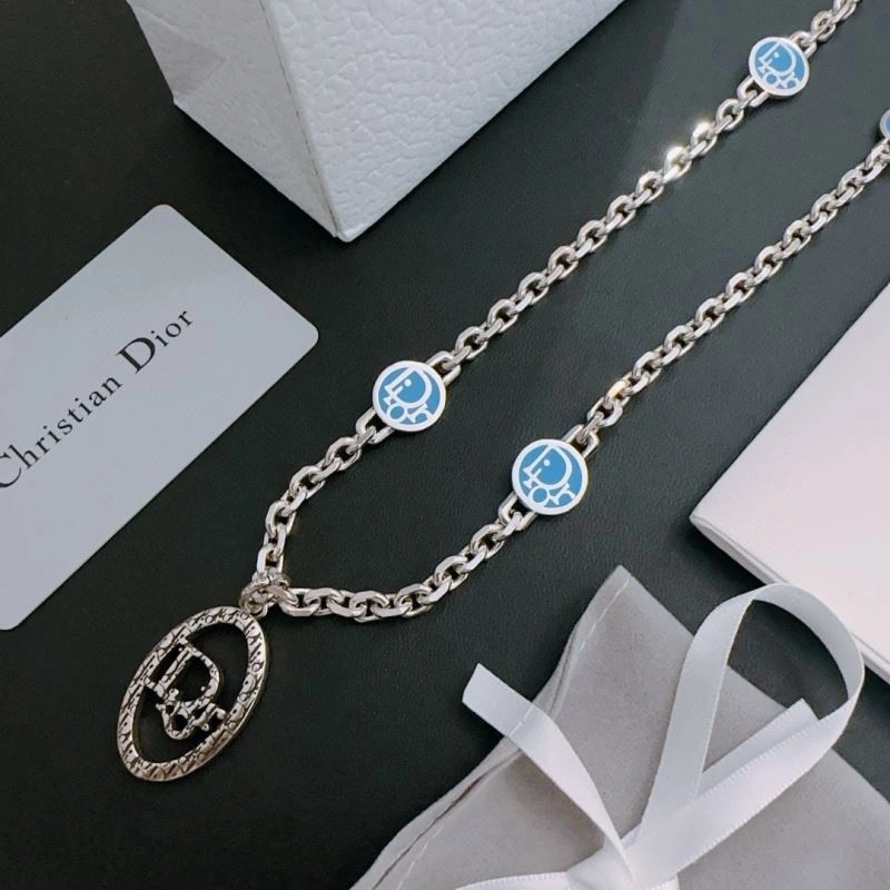 Compact Christian Dior Necklaces 235723