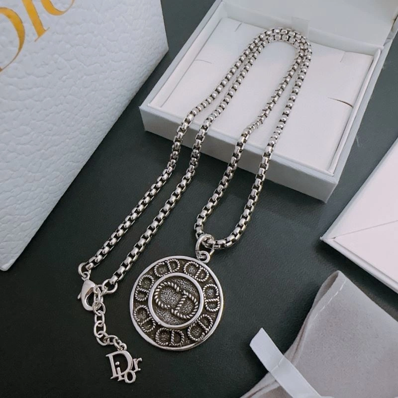 Snug Christian Dior Necklaces 235713