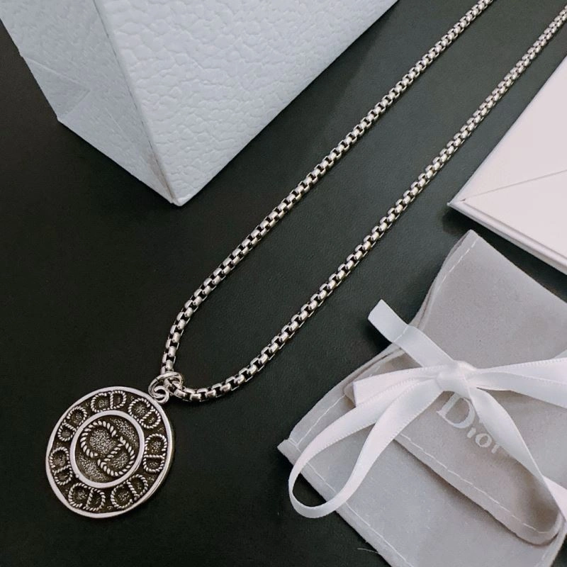 Snug Christian Dior Necklaces 235713