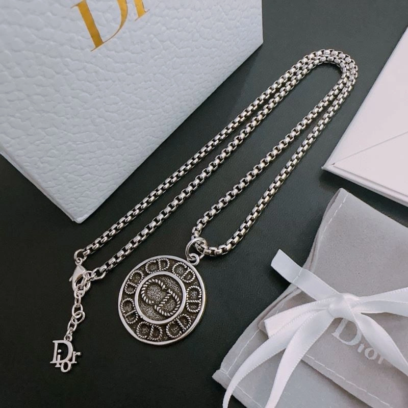 Snug Christian Dior Necklaces 235713
