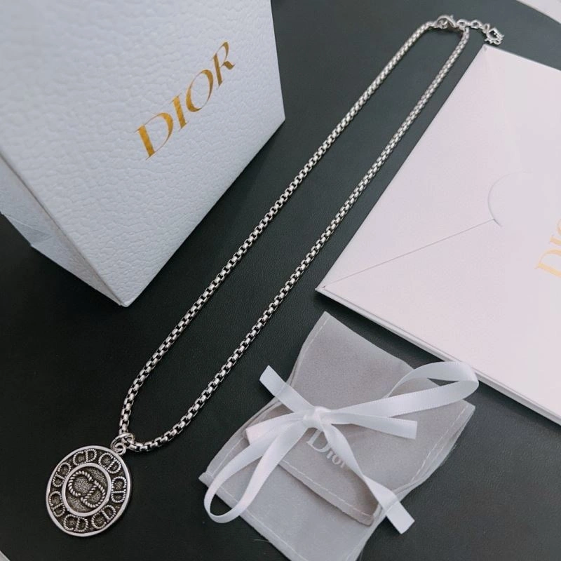 Snug Christian Dior Necklaces 235713