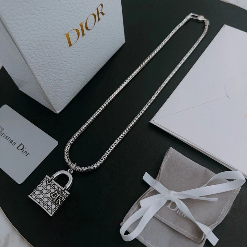 Christian Dior Necklaces Snug 235706