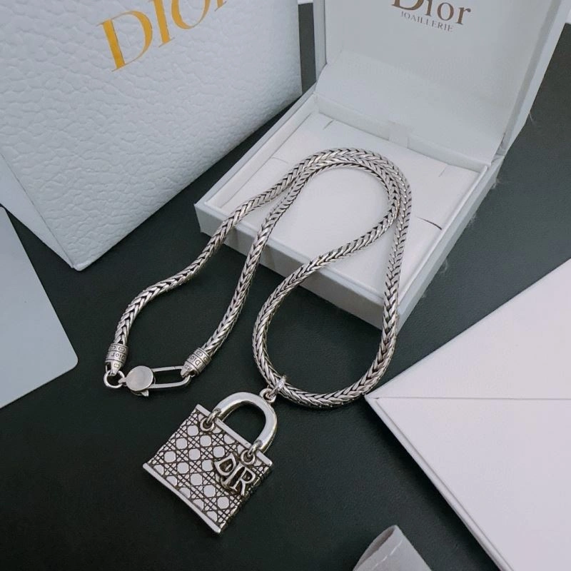 Christian Dior Necklaces Snug 235706