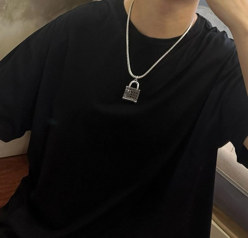 Christian Dior Necklaces Snug 235706