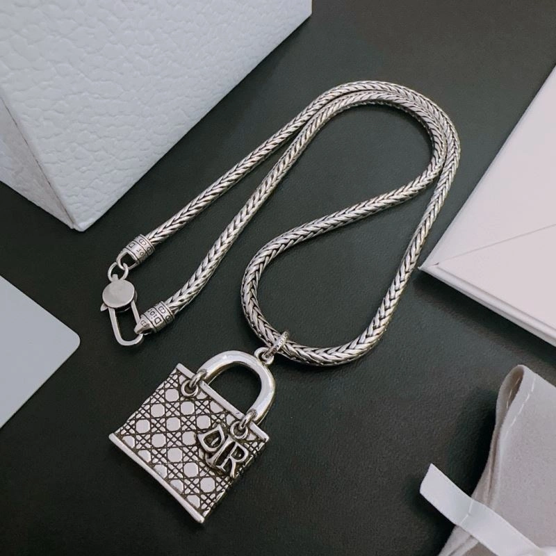 Christian Dior Necklaces Snug 235706