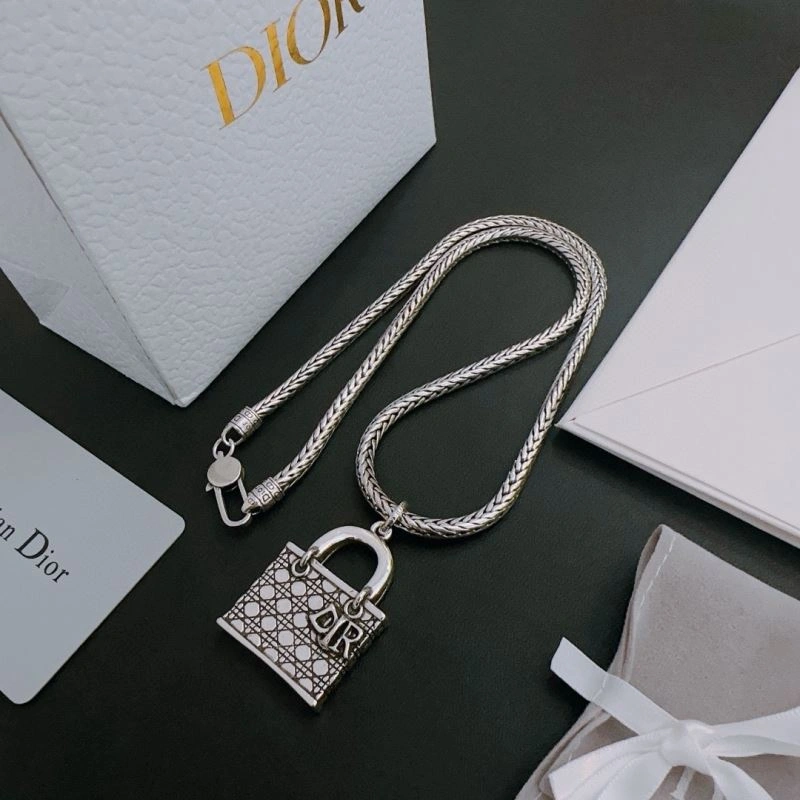 Christian Dior Necklaces Snug 235706