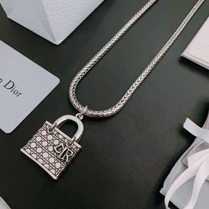 Christian Dior Necklaces Snug 235706