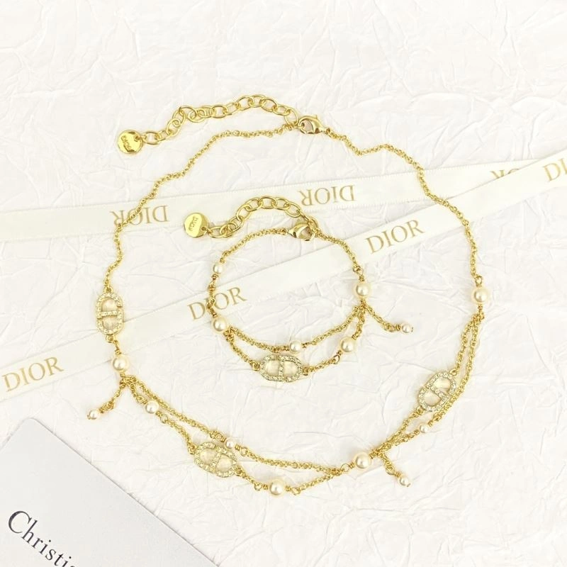 Minimalist Christian Dior Necklaces 236073