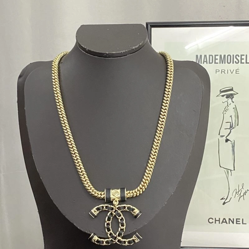 Christian Dior Necklaces Colorful 236185