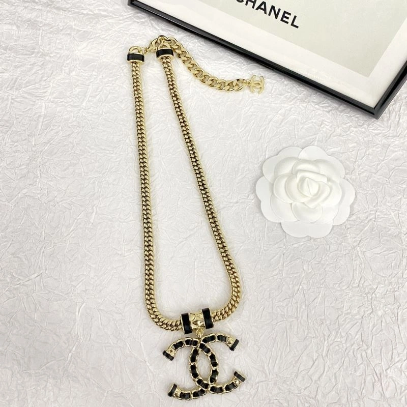 Christian Dior Necklaces Colorful 236185
