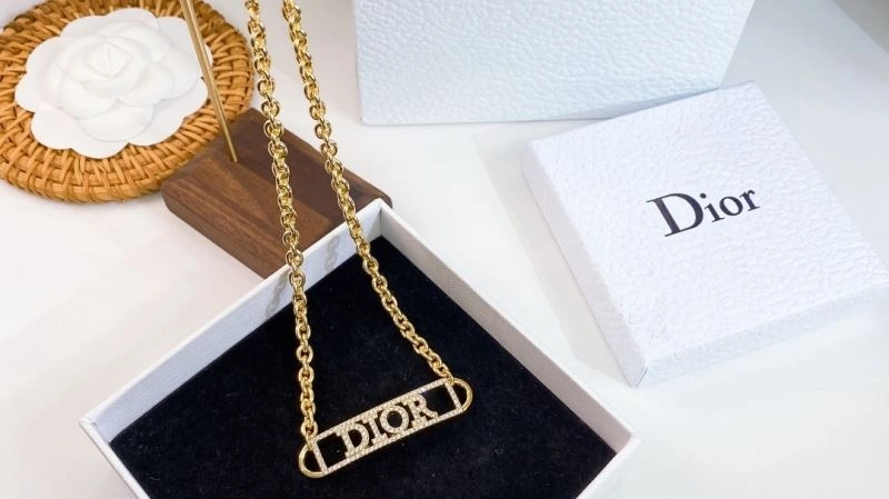 Refined Christian Dior Necklaces 235654