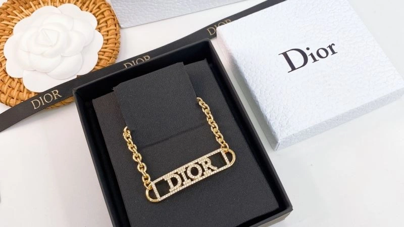 Refined Christian Dior Necklaces 235654
