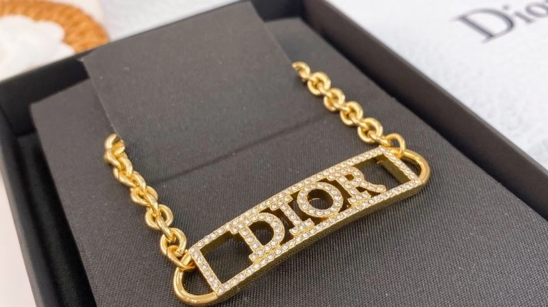 Refined Christian Dior Necklaces 235654