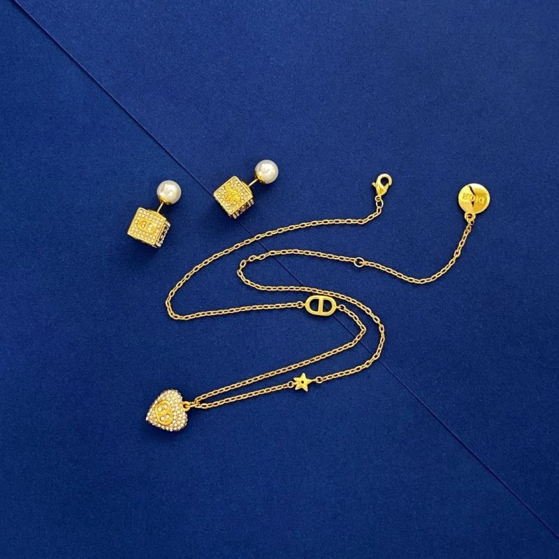 Refined Christian Dior Necklaces 235494