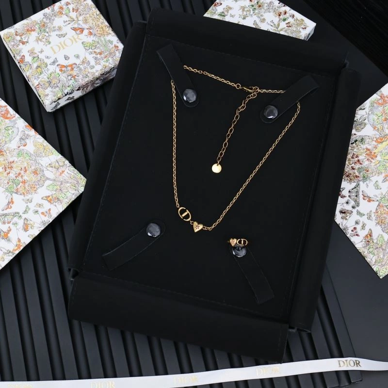 Trendsetting Christian Dior Necklaces 235492