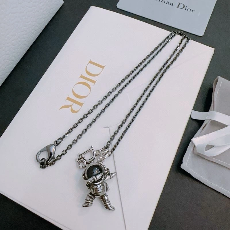 Timeless Christian Dior Necklaces 235479