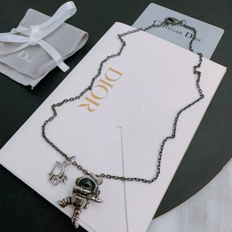 Timeless Christian Dior Necklaces 235479