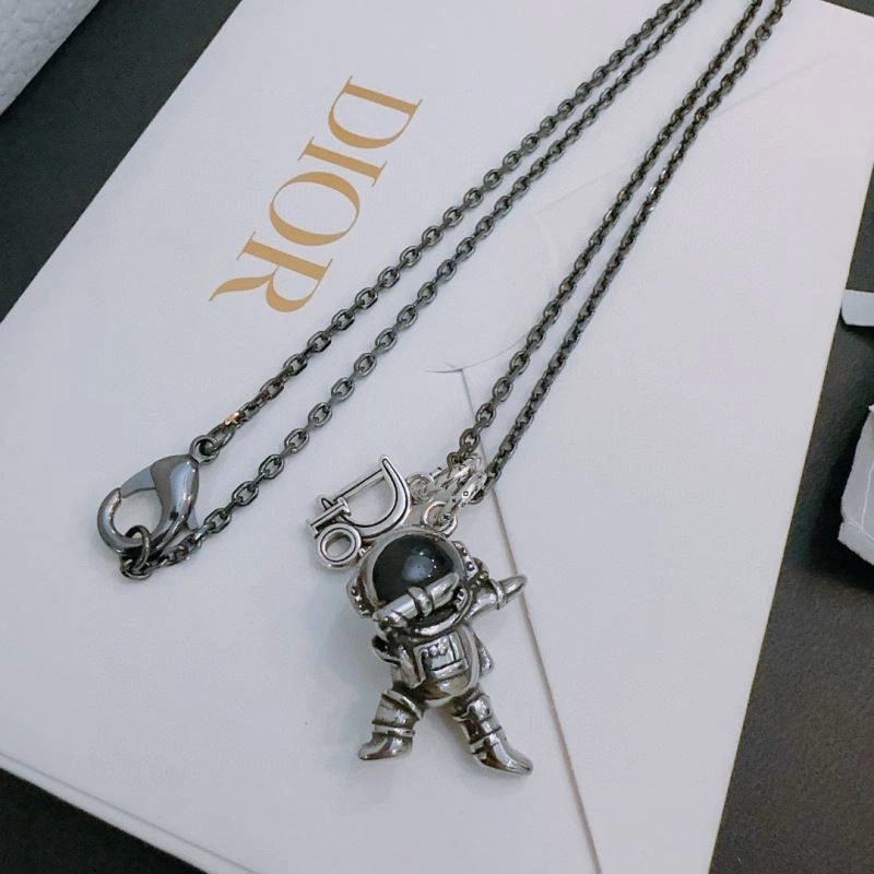 Timeless Christian Dior Necklaces 235479