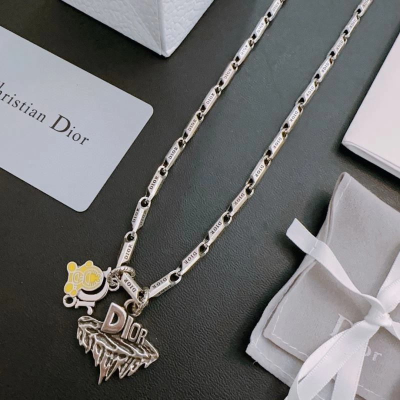 Trendsetting Christian Dior Necklaces 235478