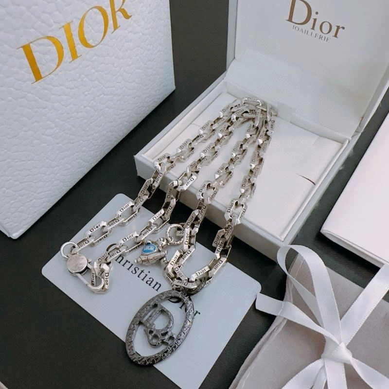 Sleek Christian Dior Necklaces 235460