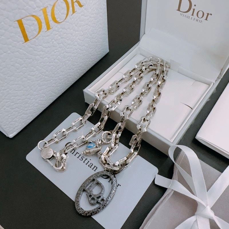 Sleek Christian Dior Necklaces 235460