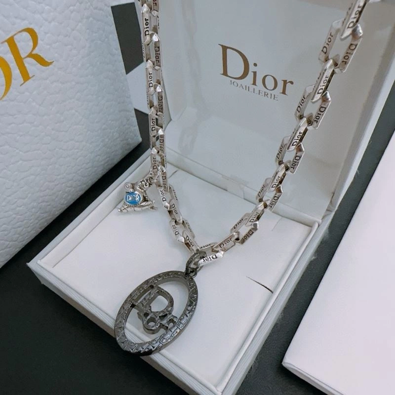 Sleek Christian Dior Necklaces 235460