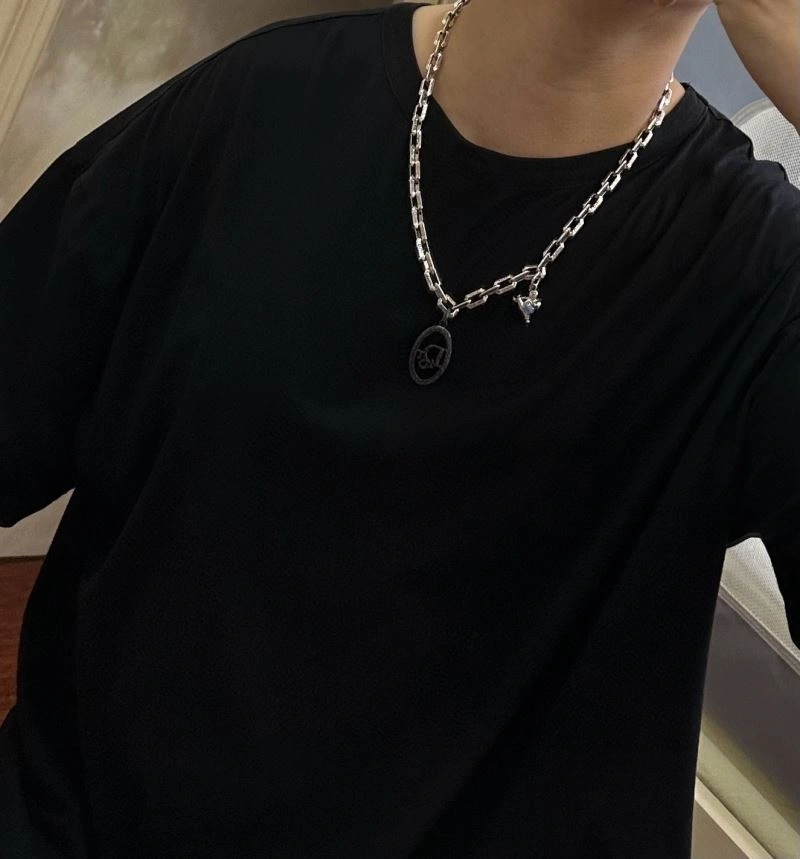 Sleek Christian Dior Necklaces 235460