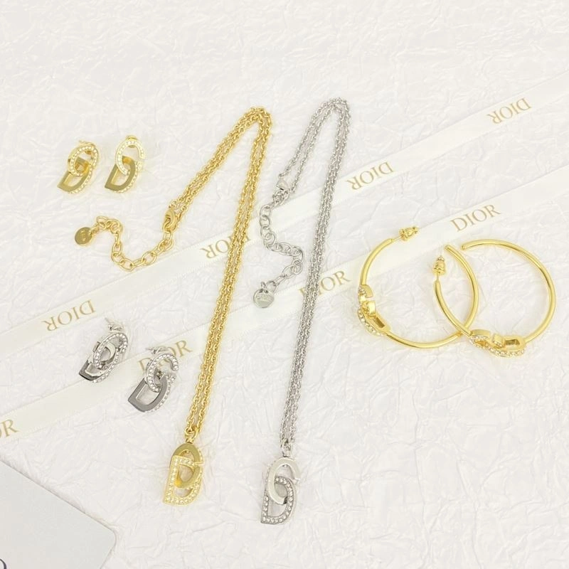 Soft Christian Dior Necklaces 235439