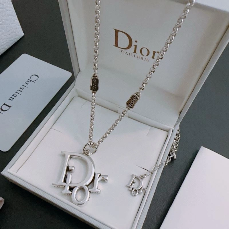 Christian Dior Necklaces Modern 235335