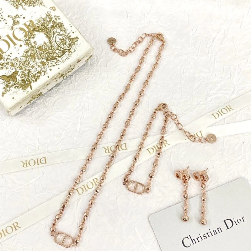 Resilient Christian Dior Necklaces 235253