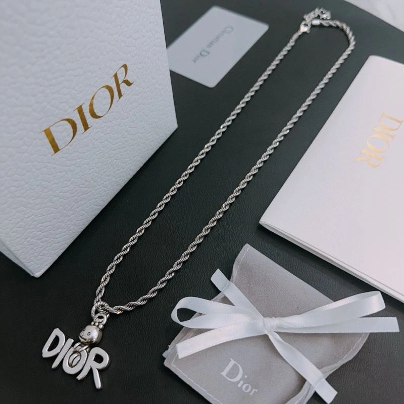 Minimalist Christian Dior Necklaces 235204