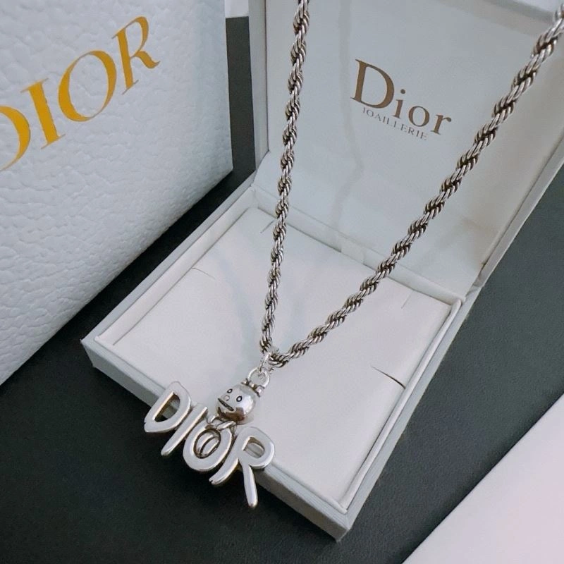 Minimalist Christian Dior Necklaces 235204