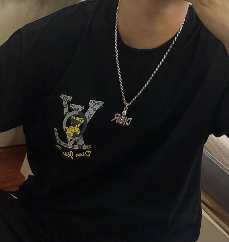 Minimalist Christian Dior Necklaces 235204