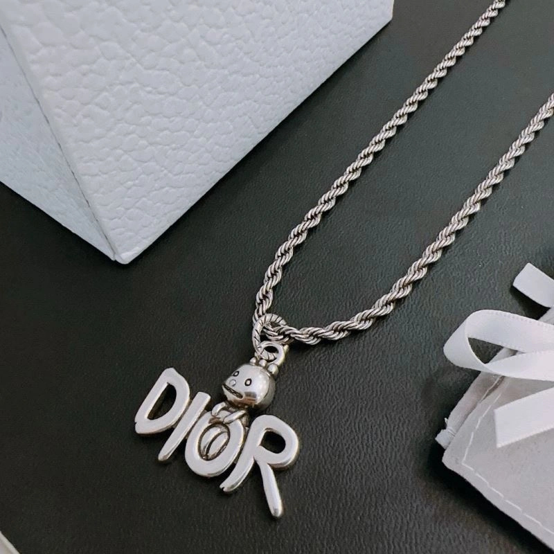 Minimalist Christian Dior Necklaces 235204
