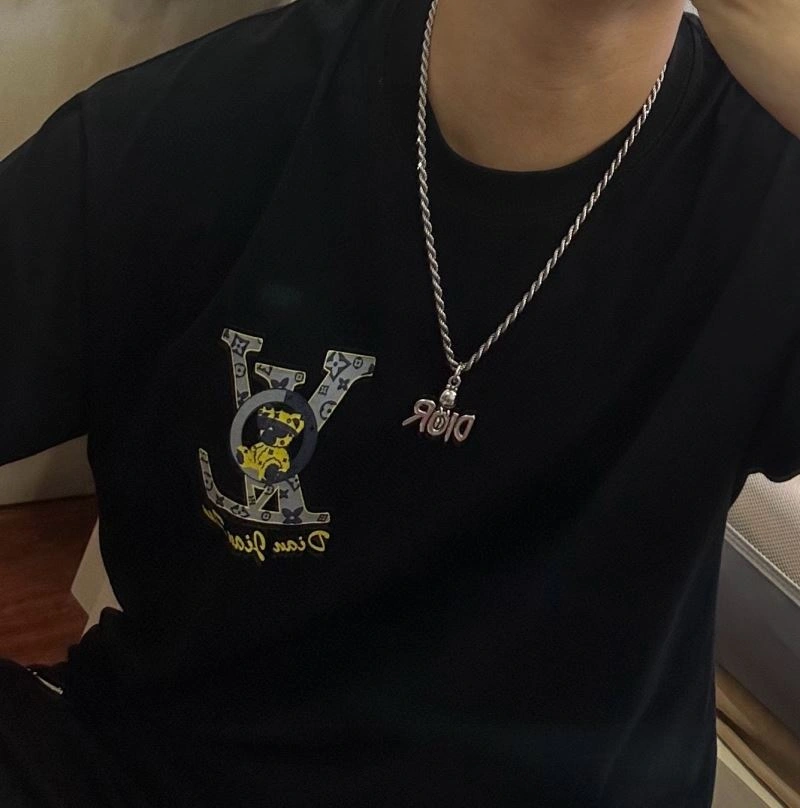 Minimalist Christian Dior Necklaces 235204