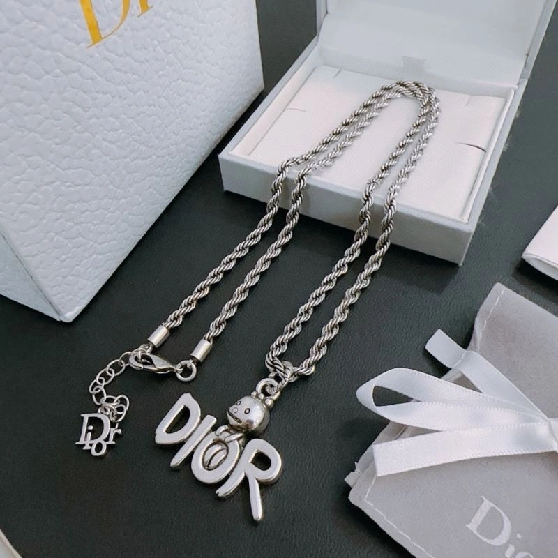 Minimalist Christian Dior Necklaces 235204