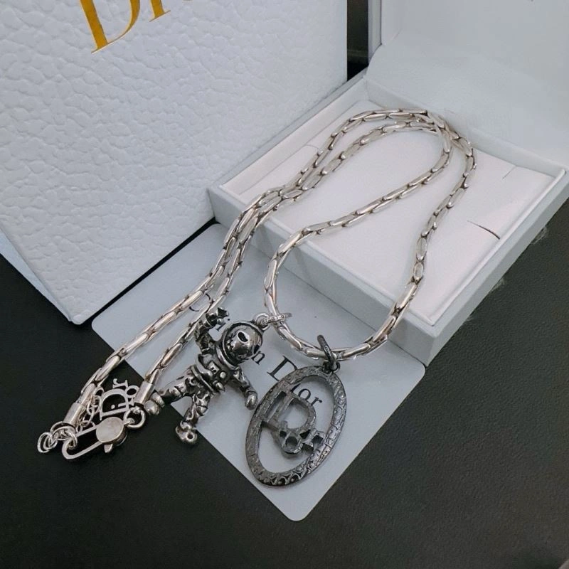 Stylish Christian Dior Necklaces 235200