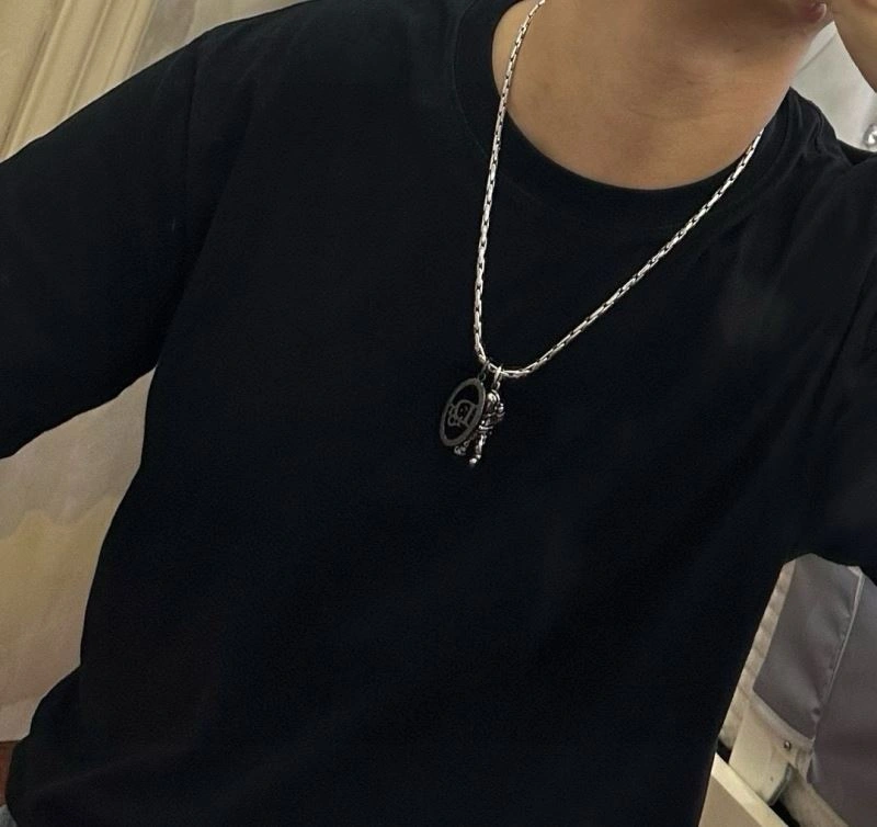 Stylish Christian Dior Necklaces 235200
